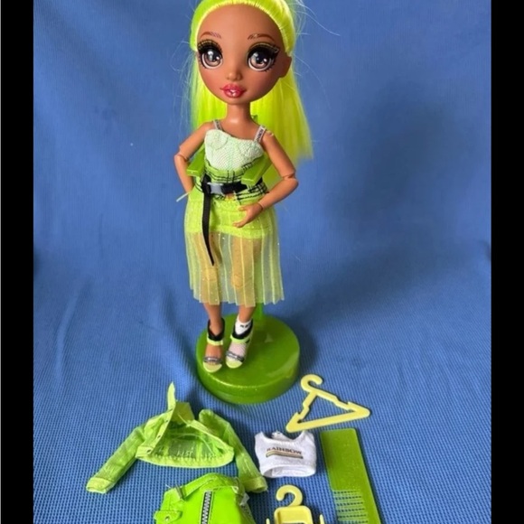 Rainbow High Jade Hunter doll clothes shoes  series 1 
11” plastic cloth - Picture 1 of 7